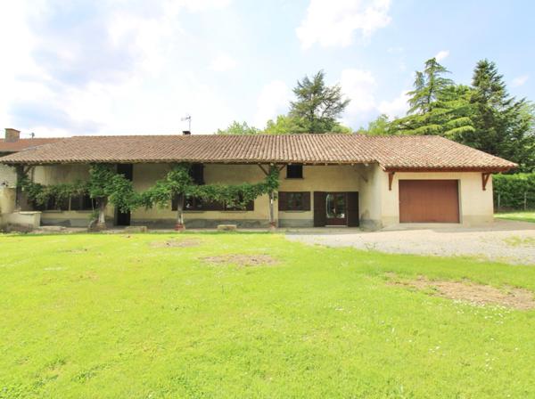 Fermette ancienne à rénover avec terrain, garage et dépendances