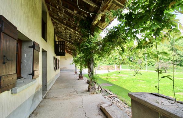 Fermette ancienne à rénover avec terrain, garage et dépendances