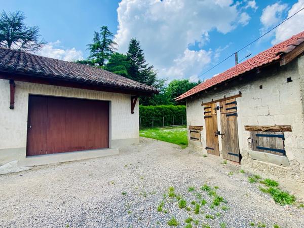 Fermette ancienne à rénover avec terrain, garage et dépendances