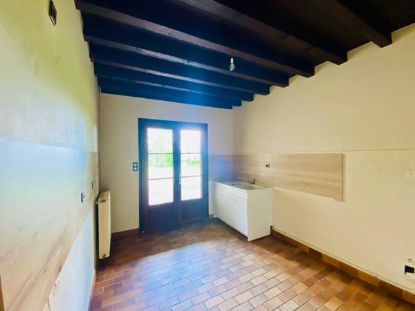 Fermette ancienne à rénover avec terrain, garage et dépendances