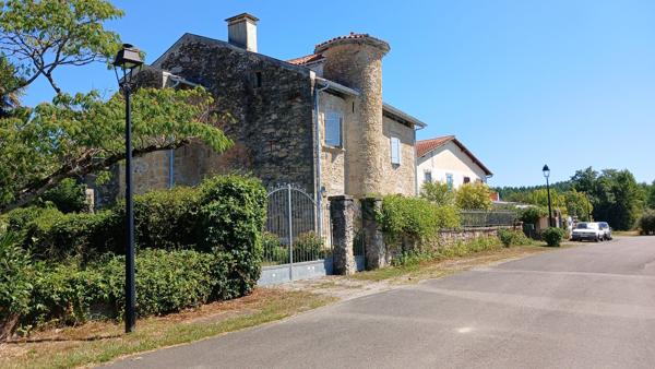 Héritage et élégance : propriété fortifiée au coeur des Landes Saubusse
