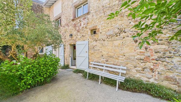 Héritage et élégance : propriété fortifiée au coeur des Landes Saubusse