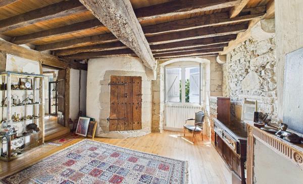 Héritage et élégance : propriété fortifiée au coeur des Landes Saubusse