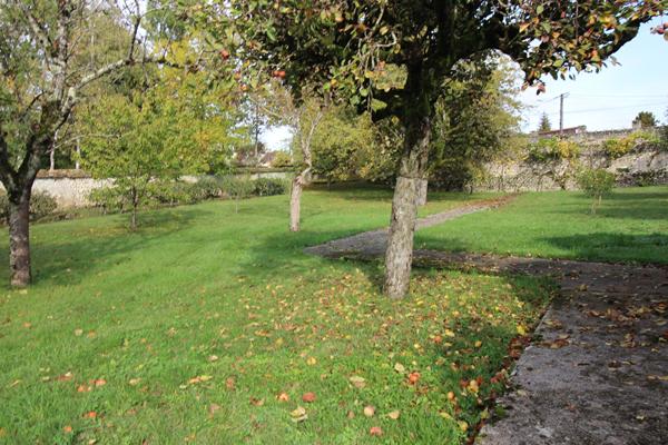 Propriete campagne Paris a1H20 sur  parc de deux hectares avec arbres majestueux