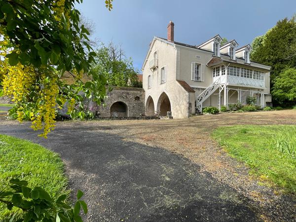 Propriete campagne Paris a1H20 sur  parc de deux hectares avec arbres majestueux