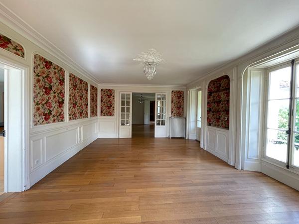 Propriete campagne Paris a1H20 sur  parc de deux hectares avec arbres majestueux