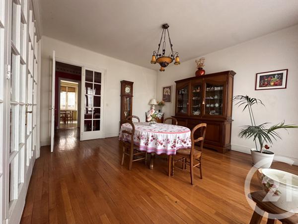 Appartement F4 à vendre  5 pièces - 134,60 m2 ROANNE - 42