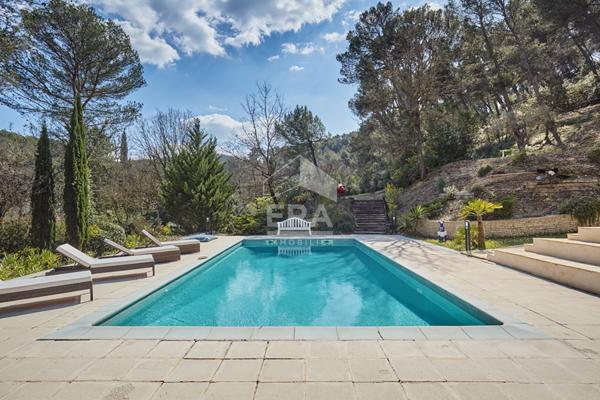 AIX SUD - VOLUMES, LUMIERE ET JARDIN EXCEPTIONNELS POUR CETTE PROPRIETE