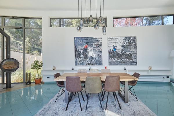 AIX SUD - VOLUMES, LUMIERE ET JARDIN EXCEPTIONNELS POUR CETTE PROPRIETE