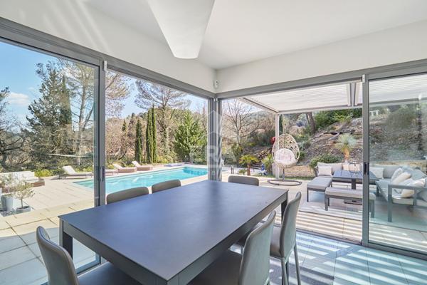 AIX SUD - VOLUMES, LUMIERE ET JARDIN EXCEPTIONNELS POUR CETTE PROPRIETE