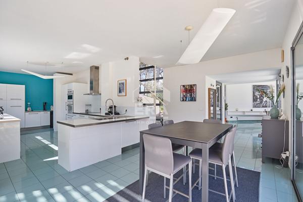 AIX SUD - VOLUMES, LUMIERE ET JARDIN EXCEPTIONNELS POUR CETTE PROPRIETE