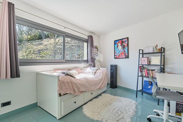 AIX SUD - VOLUMES, LUMIERE ET JARDIN EXCEPTIONNELS POUR CETTE PROPRIETE