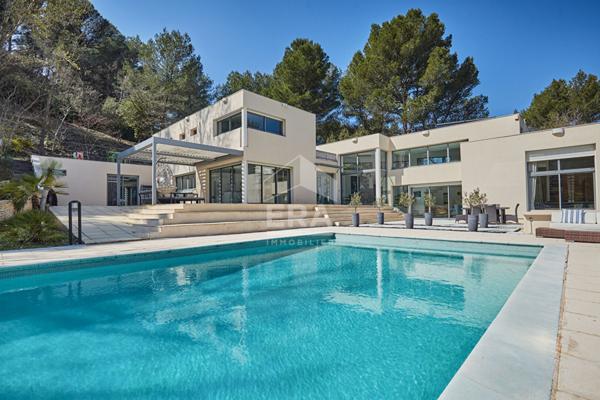 AIX SUD - VOLUMES, LUMIERE ET JARDIN EXCEPTIONNELS POUR CETTE PROPRIETE