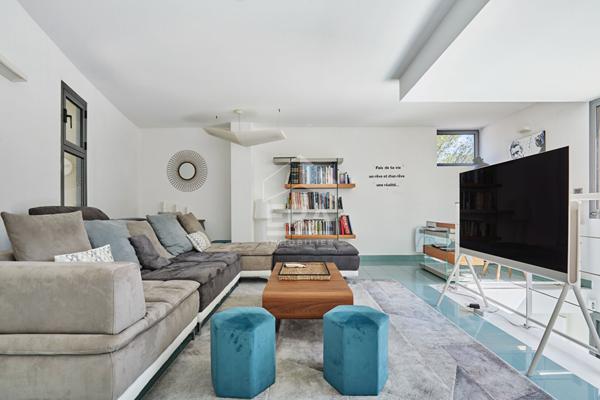 AIX SUD - VOLUMES, LUMIERE ET JARDIN EXCEPTIONNELS POUR CETTE PROPRIETE