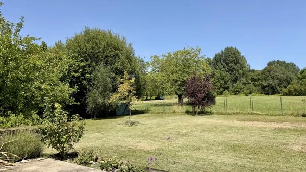 ? Maison charentaise rénovée à Aigre 146 m2 179 000 EUR FA