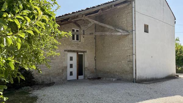 ? Maison charentaise rénovée à Aigre 146 m2 179 000 EUR FA