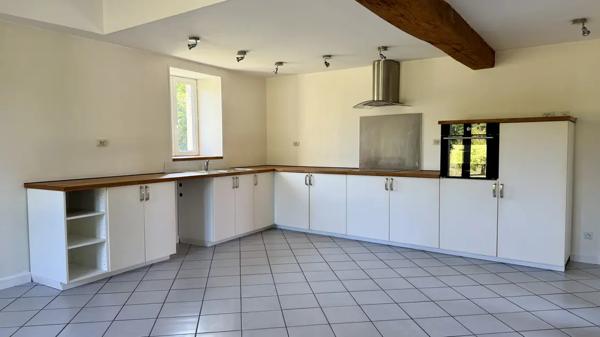 ? Maison charentaise rénovée à Aigre 146 m2 179 000 EUR FA