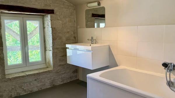? Maison charentaise rénovée à Aigre 146 m2 179 000 EUR FA