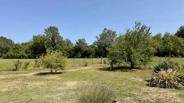 ? Maison charentaise rénovée à Aigre 146 m2 179 000 EUR FA