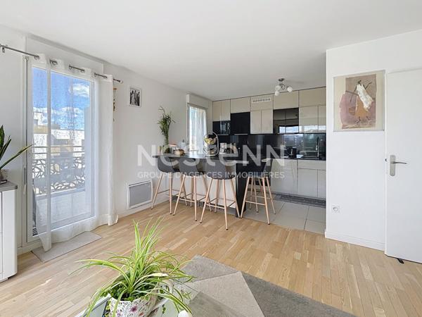 A VENDRE : Saint Cyr L Ecole - Appartement de 3 pièces, dernier étage avec terrasse et 2 parkings s/sol