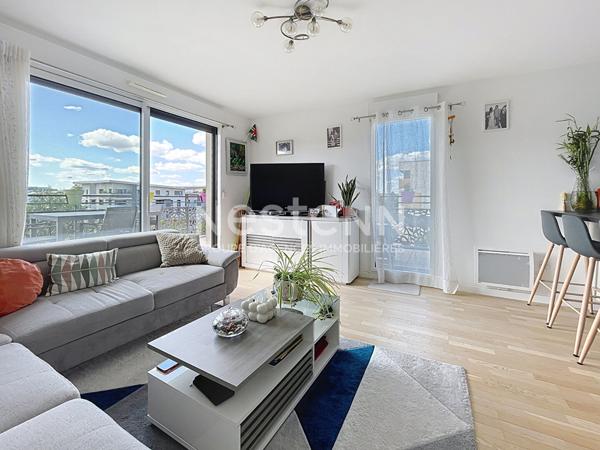 A VENDRE : Saint Cyr L Ecole - Appartement de 3 pièces, dernier étage avec terrasse et 2 parkings s/sol