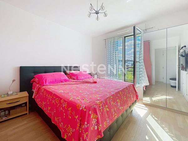 A VENDRE : Saint Cyr L Ecole - Appartement de 3 pièces, dernier étage avec terrasse et 2 parkings s/sol