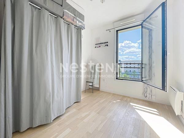 A VENDRE : Saint Cyr L Ecole - Appartement de 3 pièces, dernier étage avec terrasse et 2 parkings s/sol