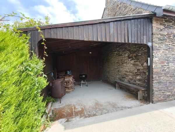 29520 Châteauneuf du Faou Maison habitable au calme 2 chambres