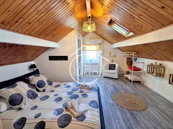 MOULEYDIER : Charmante maison de 7 pièces avec piscine en bord de Dordogne et dépendance