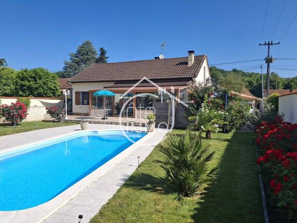 MOULEYDIER : Charmante maison de 7 pièces avec piscine en bord de Dordogne et dépendance