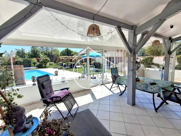 MOULEYDIER : Charmante maison de 7 pièces avec piscine en bord de Dordogne et dépendance