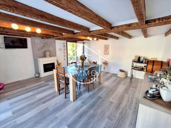 MOULEYDIER : Charmante maison de 7 pièces avec piscine en bord de Dordogne et dépendance