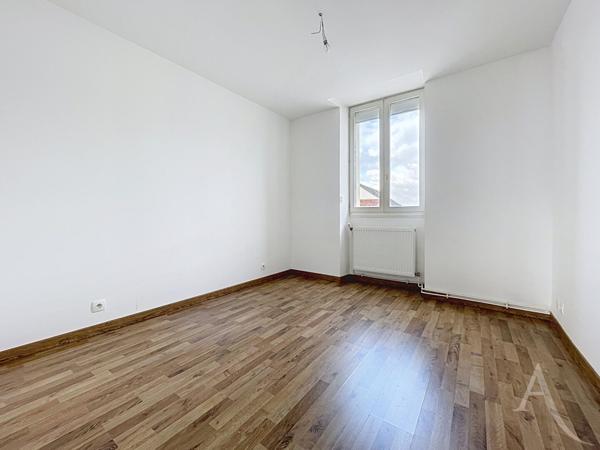 Maison 120 m2 Aubergenville 3/4 chambres, potentiel 44 m2 - Jardin - cave