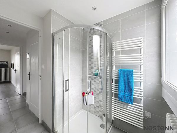 COUP DE COEUR ASSURÉ ! APPARTEMENT LUMINEUX, BALCON ET GARAGE, SECTEUR CALME ET RECHERCHÉ