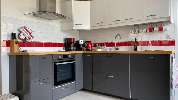 A 250 m de la corniche de Sion propriété de 4 ch (180 m2 hab) sur 1 000 m2 de terrain