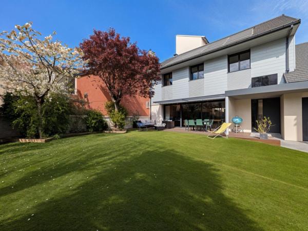 Quartier résidentiel prisé - Maison d’architecte - Jardin - Terrasse - Garage