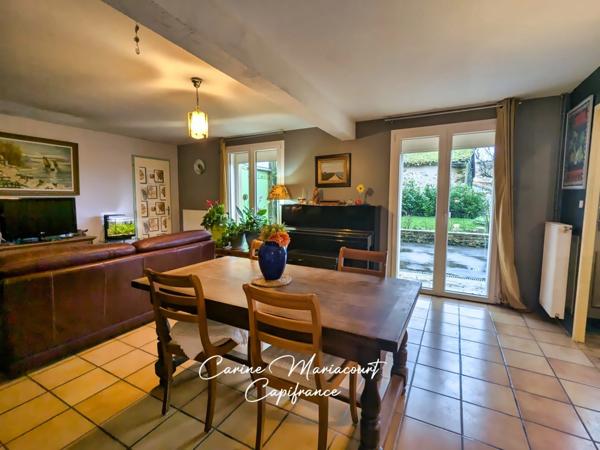 MAISON RENOVEE DE 160 M2, 4 CHAMBRES, VERANDA, GRAND GARAGE ET DEPENDANCES