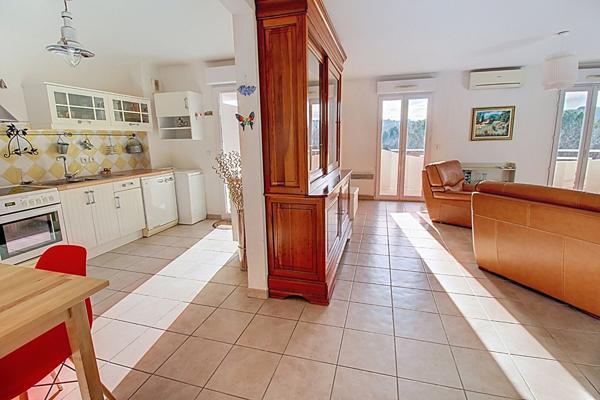 A VENDRE en EXCLUSIVITE à Draguignan - Appartement 3 pièces de 85 m² avec GARAGE et PLACE de parking