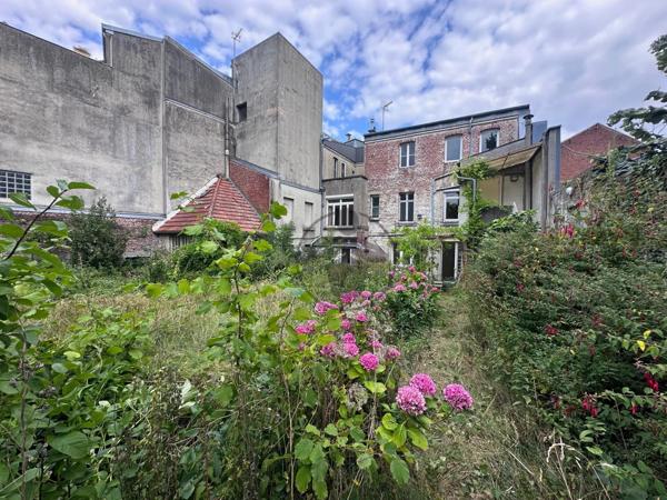 Vente                                                      Maison
                        
                     22 pièces                      435 m2                     à Saint-Quentin