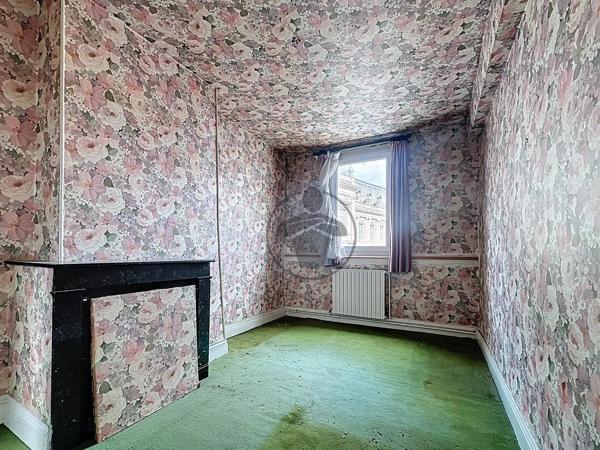 Vente                                                      Maison
                        
                     22 pièces                      435 m2                     à Saint-Quentin