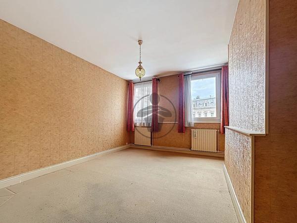Vente                                                      Maison
                        
                     22 pièces                      435 m2                     à Saint-Quentin