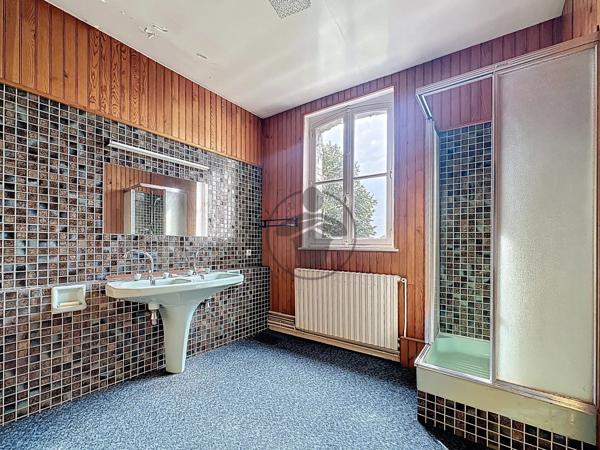 Vente                                                      Maison
                        
                     22 pièces                      435 m2                     à Saint-Quentin