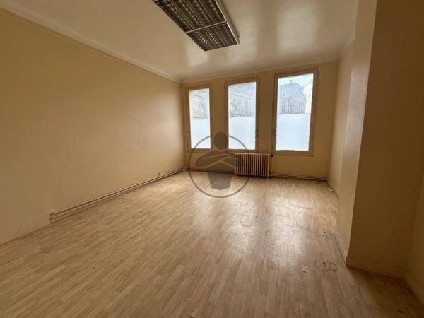 Vente                                                      Maison
                        
                     22 pièces                      435 m2                     à Saint-Quentin