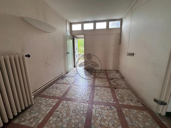 Vente                                                      Maison
                        
                     22 pièces                      435 m2                     à Saint-Quentin