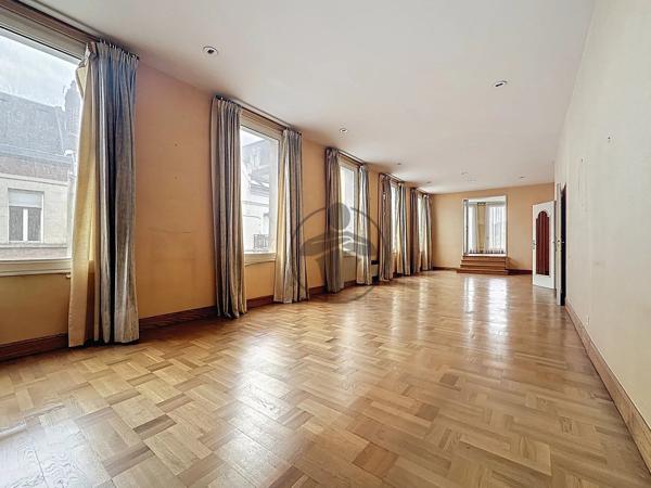 Vente                                                      Maison
                        
                     22 pièces                      435 m2                     à Saint-Quentin
