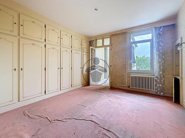 Vente                                                      Maison
                        
                     22 pièces                      435 m2                     à Saint-Quentin