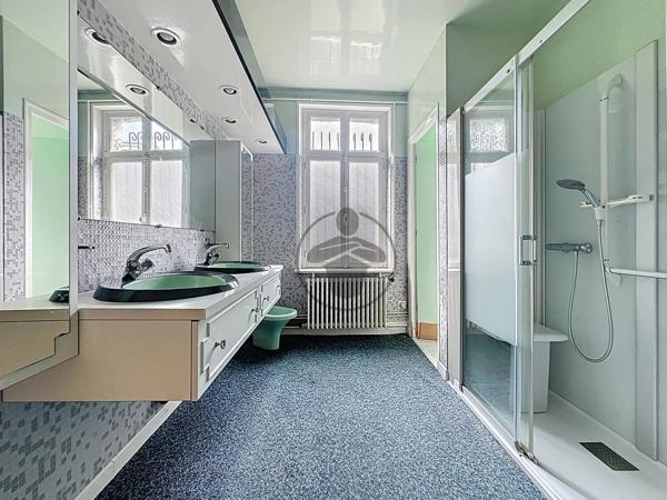 Vente                                                      Maison
                        
                     22 pièces                      435 m2                     à Saint-Quentin
