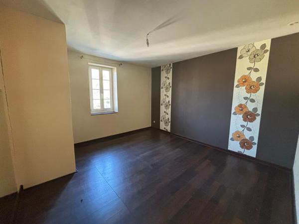 Maison
         4 pièces
        - 97 m² Exclusivité 90 000 € *