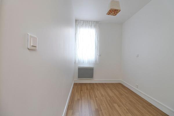 Studio de 12,53m2 meublé et bureau