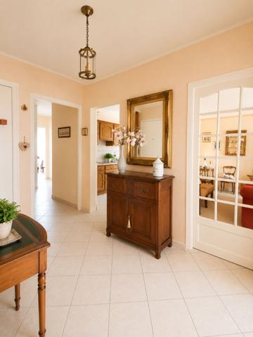 LAVAL APPARTEMENT 102 m²